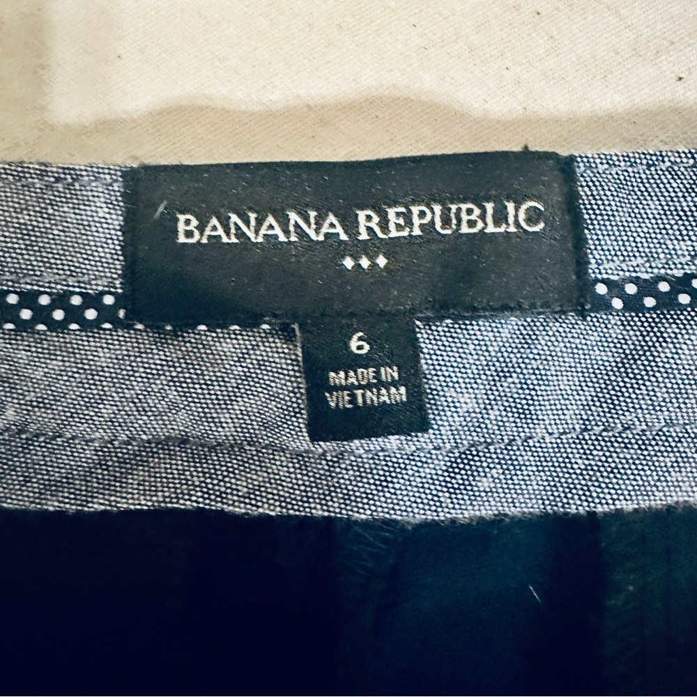 Banana Republic Navy Blue Scalloped Mid Rise Shorts Size 6 EUC - Picture 3 of 7
